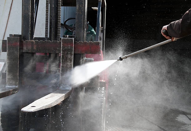 Best Deck Cleaning Services  in Belmond, IA